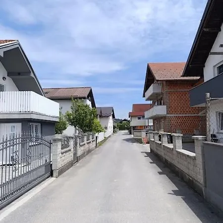 Apartment Quiet And Renovated Free Parking Free Wifi *